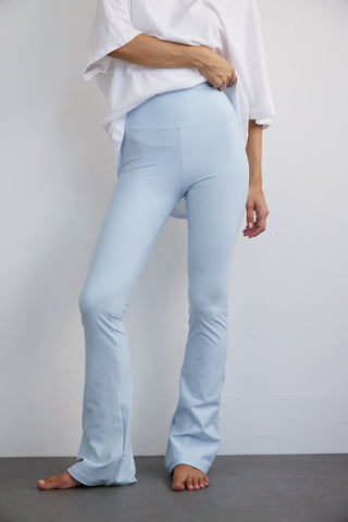 SOFT TOUCH athletic leggings with bell-bottoms | Light Beige