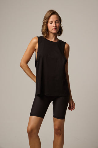 Sleeveless sports top with loose opening | Black