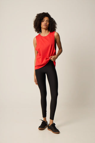 Αμάνικη αθλητική μπλούζα με loose άνοιγμα | Κοραλί