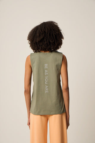 Αμάνικη αθλητική μπλούζα με loose άνοιγμα | Χακί