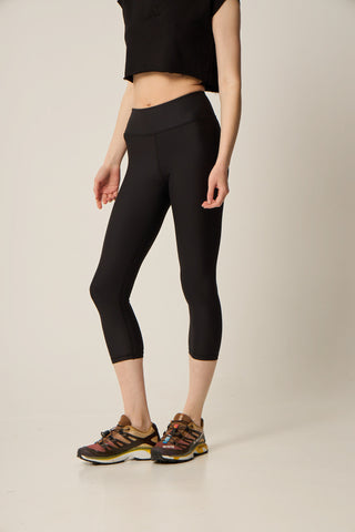 DRY SHELL athletic crop leggings | Black