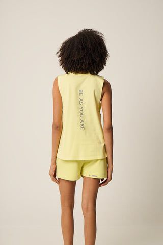 Αμάνικη αθλητική μπλούζα με loose άνοιγμα |  Κίτρινο