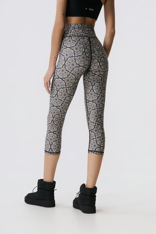 DRY SHELL athletic crop leggings | Olive