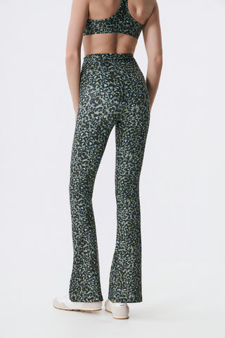 Aθλητικό κολάν με leopard camo print και τελείωμα καμπάνα | Πολύχρωμο