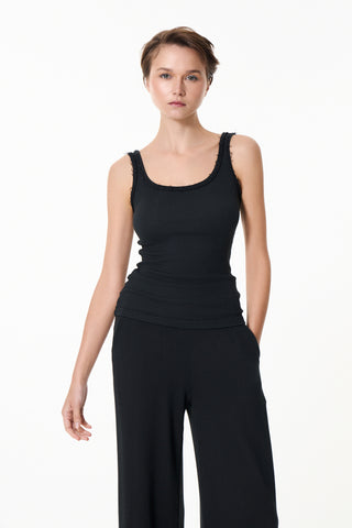 Αμάνικο top Chromatic με ανοιχτή λαιμόκοψη | Μαύρο