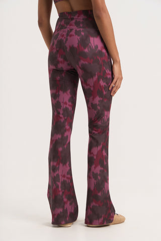 Athletic leggings with shadow floral print and bell bottom | Multicolored