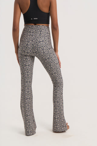 Aθλητικό κολάν με floral mosaic και τελείωμα καμπάνα | Πολύχρωμο