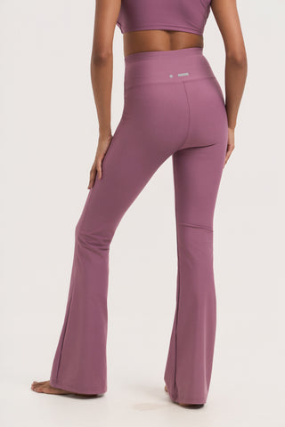 SOFT TOUCH athletic leggings with bell bottom | Nectar