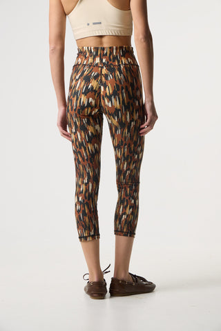 Aθλητικό crop κολάν με muted jungle print | Καφέ