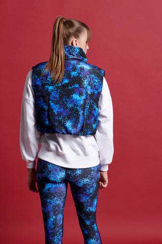 Αμάνικο puffer jacket με camouflage print | Μπλε