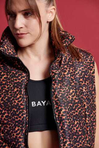 Αμάνικο puffer jacket με ταρταρούγα | Καφέ